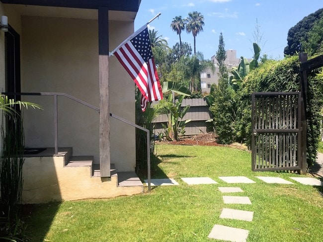 Photo - 8532 N W Knoll Dr