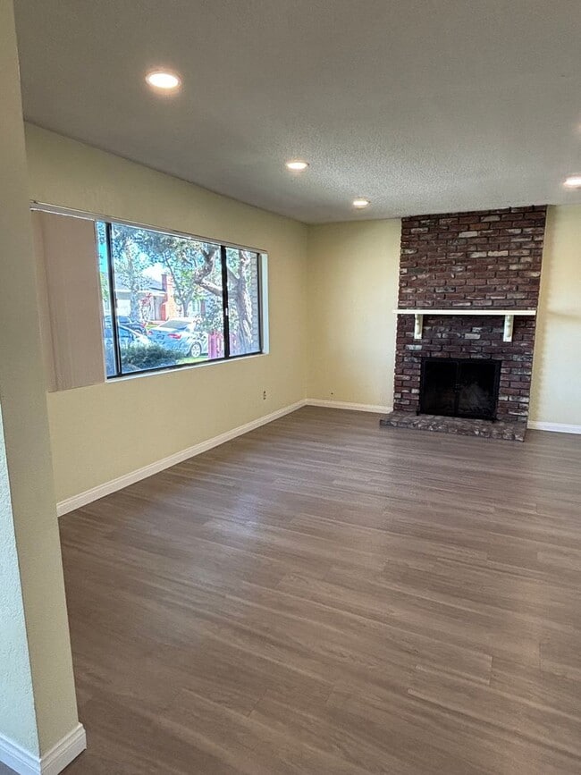 Building Photo - 6065 California Ave Unit 6065 California Ave.