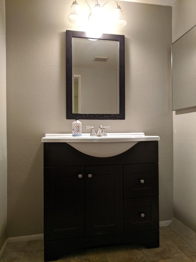 Photo - 2204 Cedar St Unit E