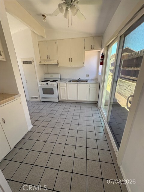 Photo - 478 N Alessandro St