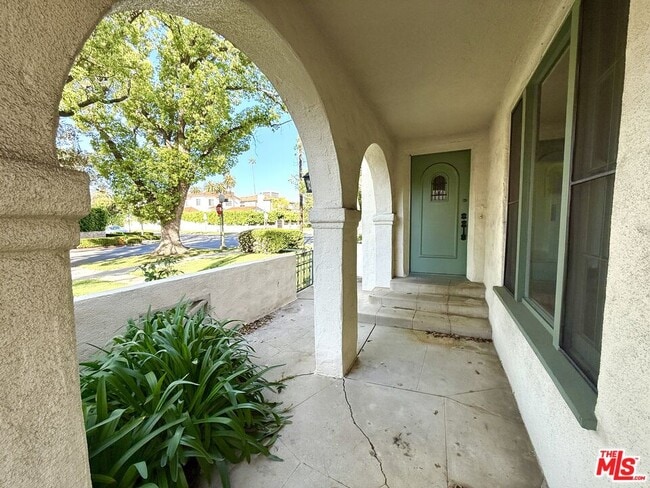 Photo - 2002 Kelton Ave