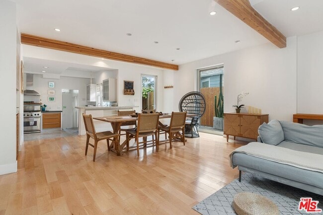 Photo - 678 Broadway St