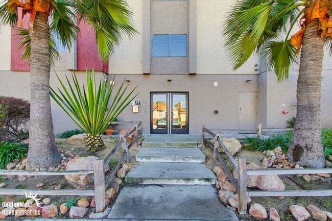 Building Photo - Updated 2Bdm 2Ba Apartment with Community Pool in the Heart of Normal Heights!
