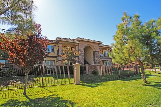 Photo - Baywood Villas Apartments