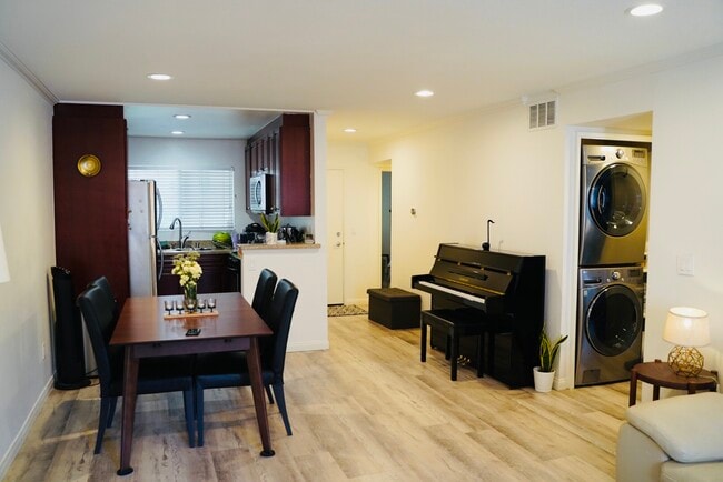 Photo - 21500 Burbank Blvd Unit 113