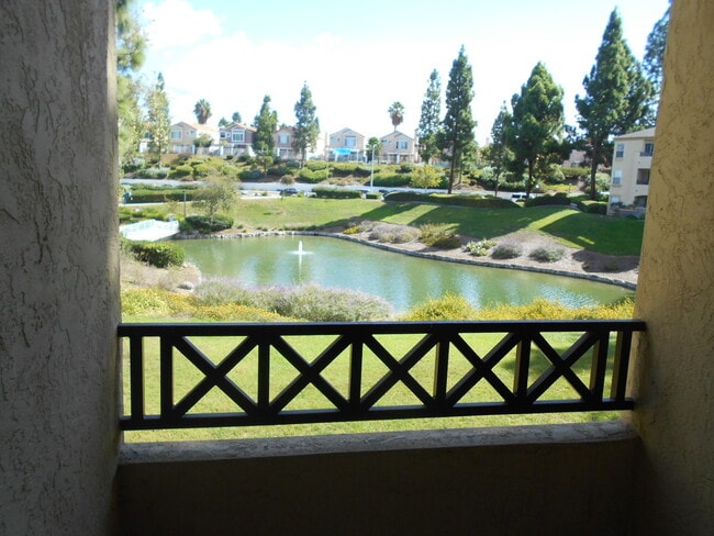 Building Photo - 3 BEDROOMS CONDO WITH BEAUTIFUL LAKE VIEWS. Unit 201