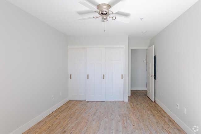 1BR, 1BA - 565 SF - Solana Mar Apartments