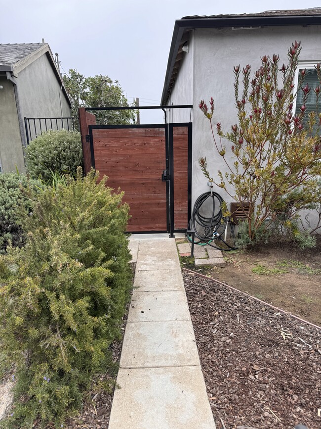 24/7 camera and digital locked private patio - 1726 Bryn Mawr Ave Unit 1/2