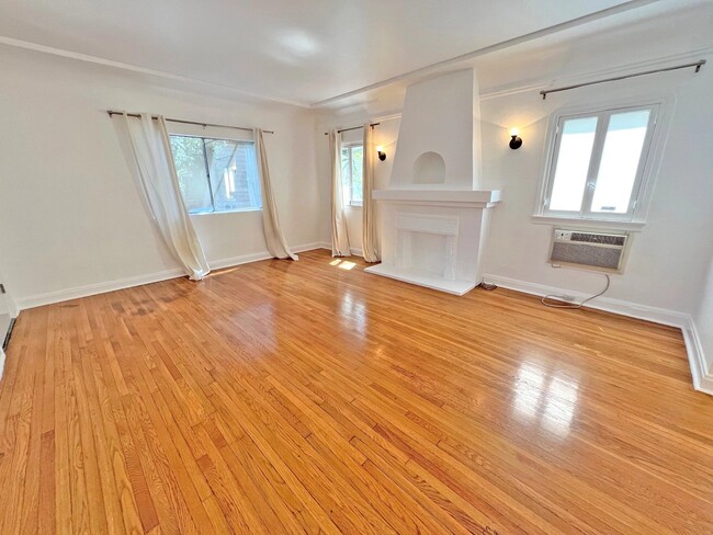 Photo - 335 N Orange Grove Ave Unit 1