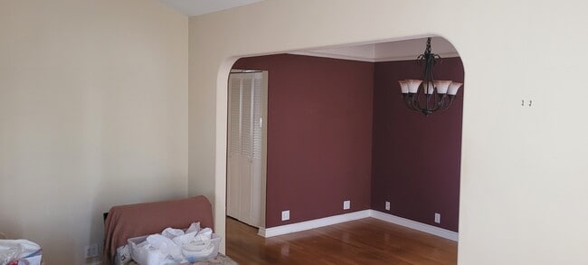 Arched entry to dining room - 2360 Sonoma St