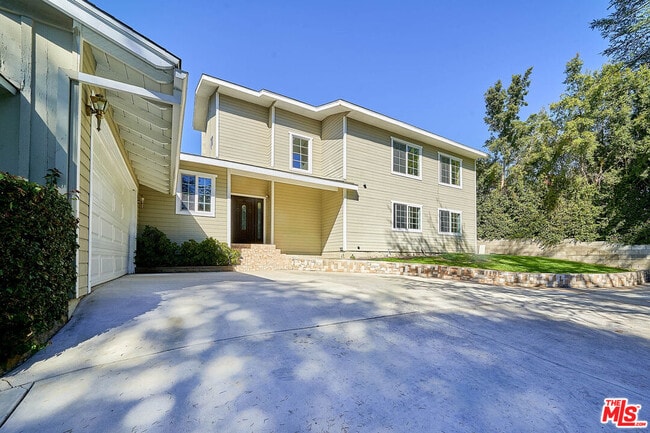 Building Photo - 4736 Rosemont Ave