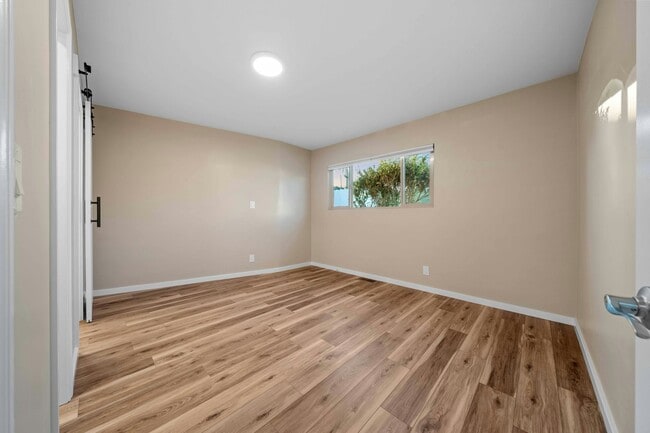 Photo - 2039-41 Bonita St