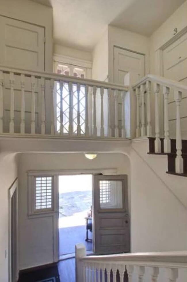 stairwell- apt on 2nd floor - 4510 N Figueroa St Unit 3