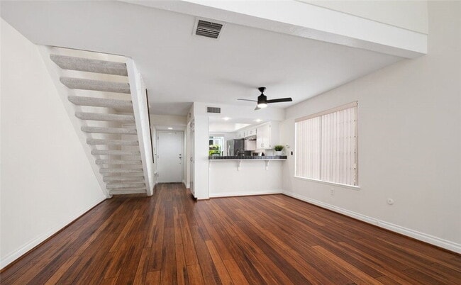Photo - Bright & Spacious Unit with Natural Light