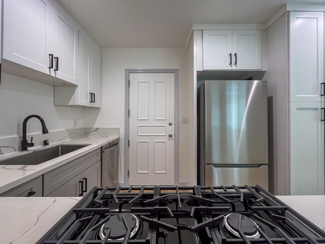 Photo - 10223 S Dixon Ave