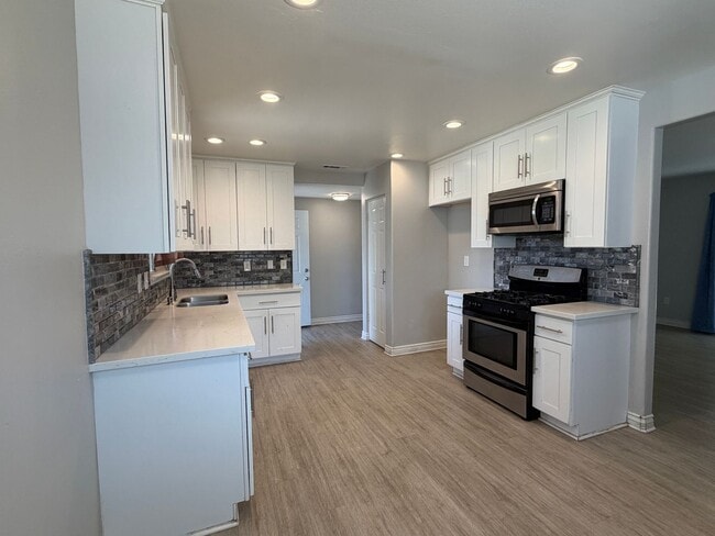 Photo - 10774 Mercer Ave