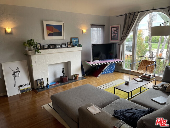 Photo - 325 N Gardner St