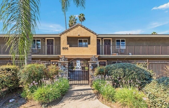 Building Photo - Condo at Villa Grigio available now! Unit 43