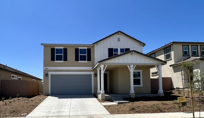 Building Photo - Newer 2022-Built, 4BR Home with Solar, Loft, Downstairs Bedroom, and Backyard
