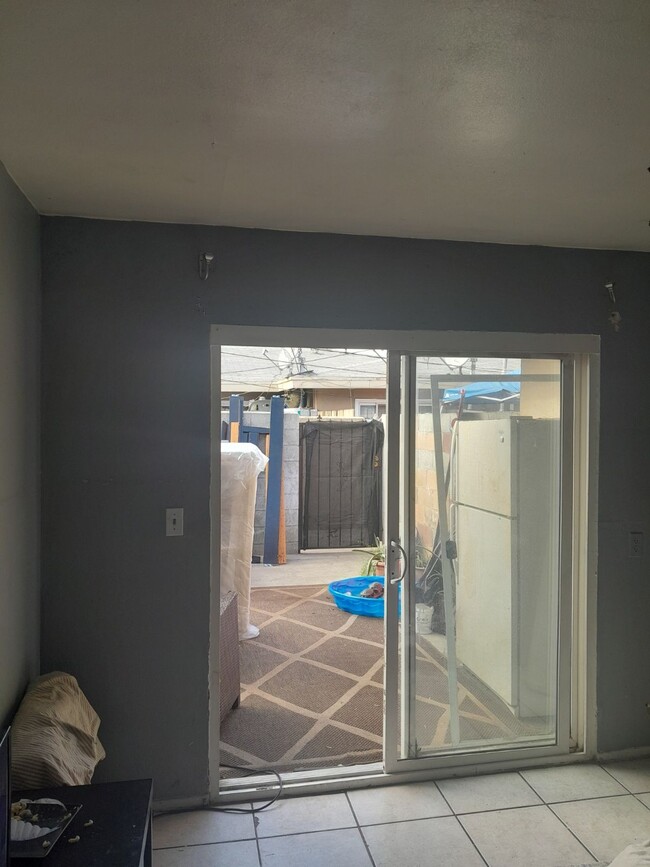 Photo - 1141 W D St Unit Downstair Apartment