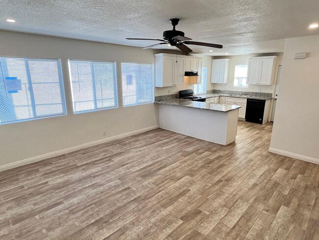 Photo - 7773 Philbin Ave