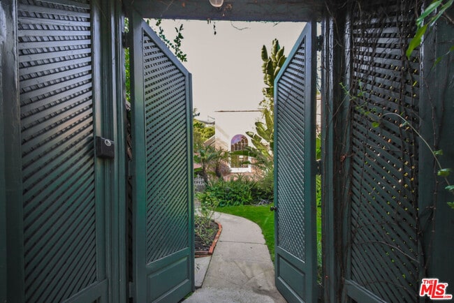 Photo - 1367 N Beverly Dr