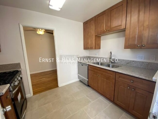 Building Photo - 5235 E The Toledo Unit #C