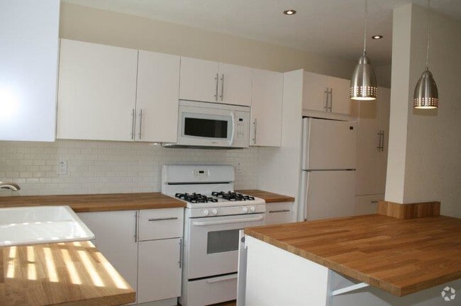 Building Photo - 2527 Elm Ave Unit C Rental