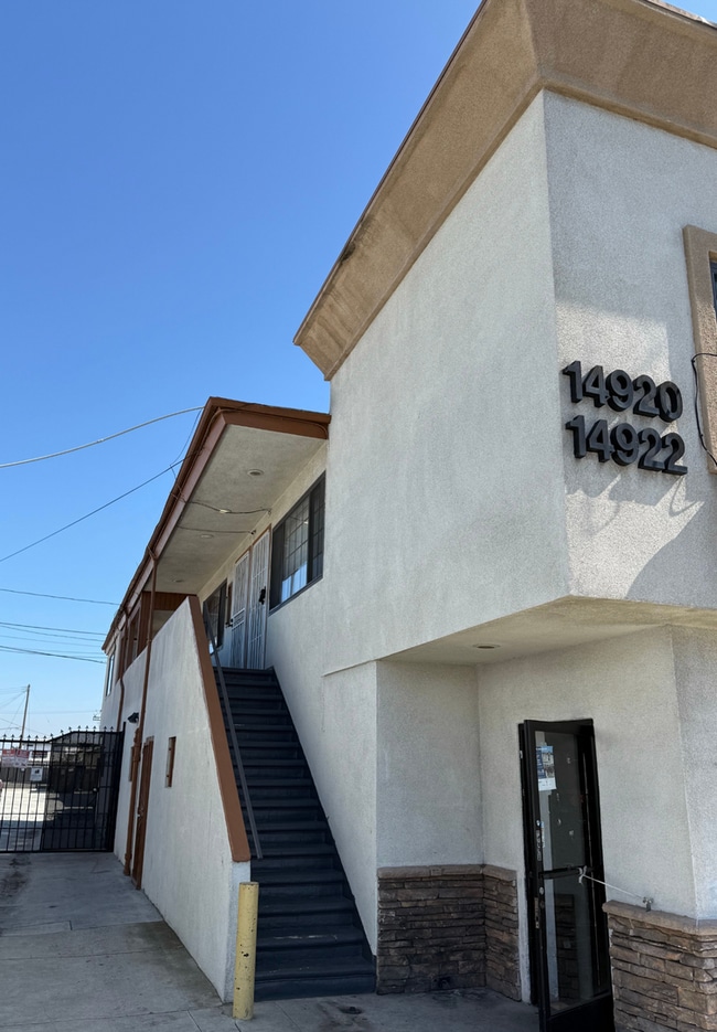 Building Photo - Hawthorne Blvd. 14918-14922 Unit 14920 D
