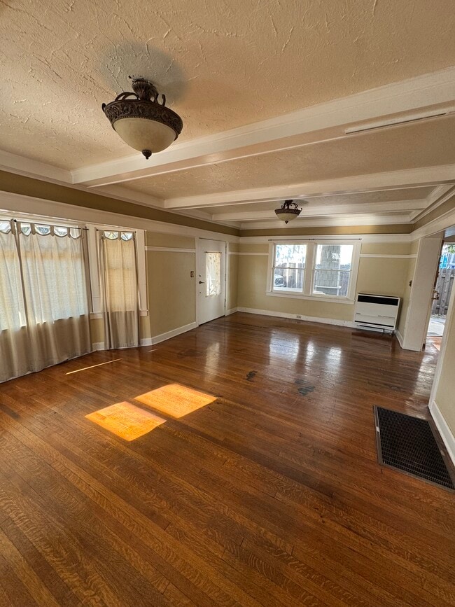 Photo - 214 W Chestnut St