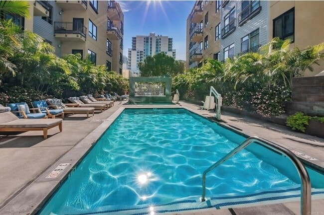 Photo - 889 Date St