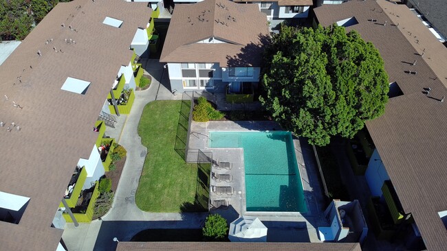 Fern Side Pool - Faircrest Apartments