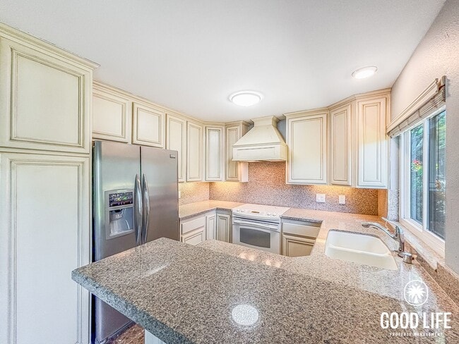 Photo - SD: Spacious 2BD/2BA Condo in Hillcrest with Private Balcony, Community Pool & Tennis Court