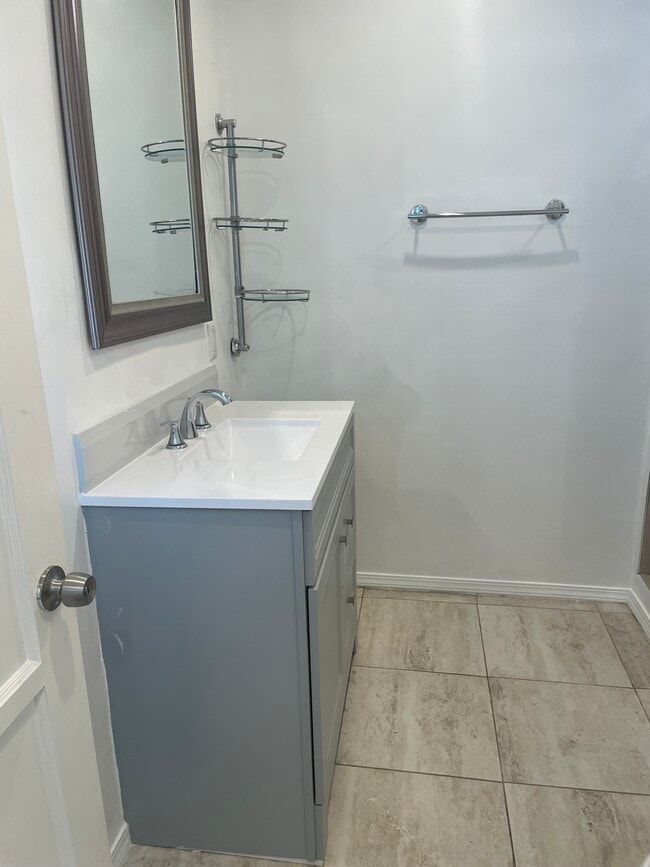 Photo - 300 W Hillsdale St Unit 1