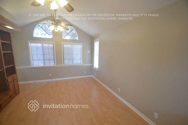 Photo - 533 W 224th St