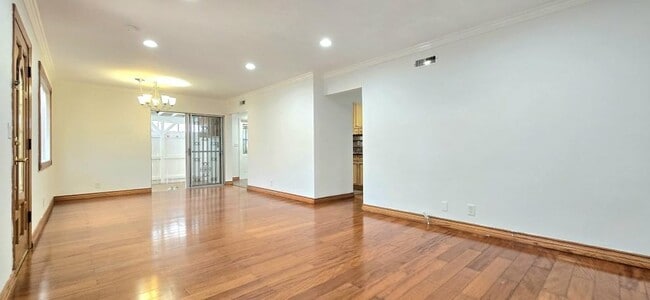 Photo - 700 E Angeleno Ave