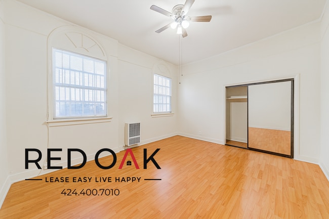 Building Photo - 450 S Kenmore Ave Unit 104