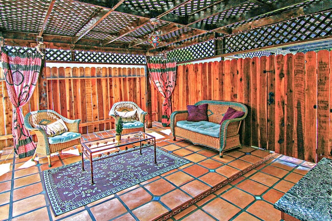 Large, Indoor/Outdoor Cabana Room with Curtains for Extra Privacy - 12 S Venice Blvd Unit apt #12