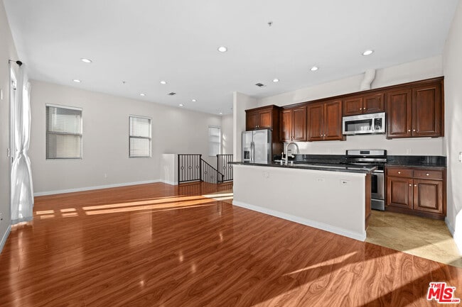 Photo - 6069 Horner St