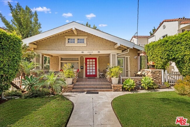 Building Photo - 2005 Beachwood Dr