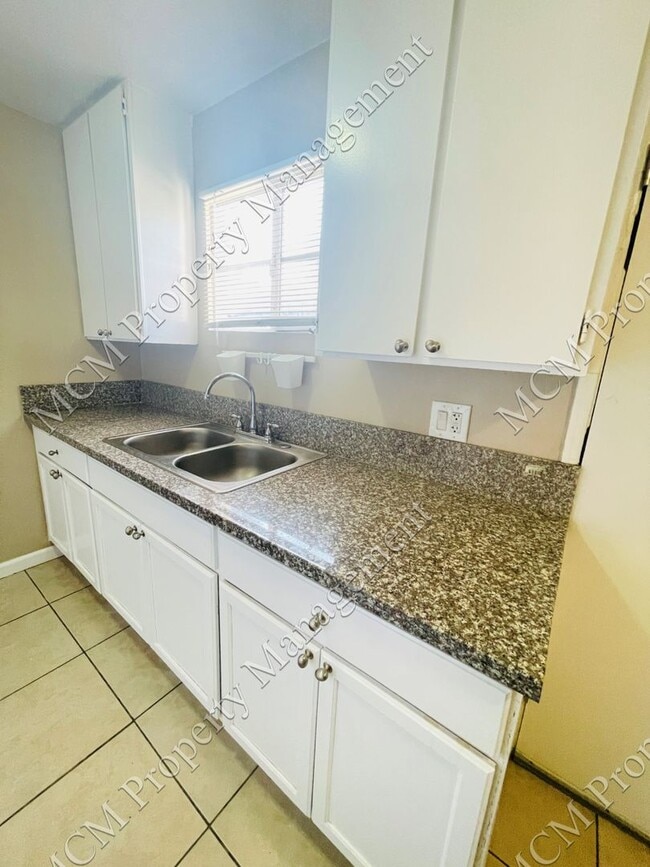 Photo - 489-6621 Whitsett Ave Unit 6621