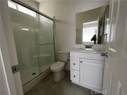 Photo - 913 E 2nd St