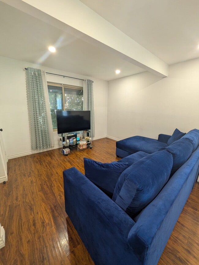 Photo - 5652 Yolanda Ave Unit #9