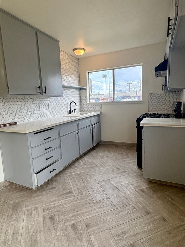 Building Photo - 1951 N Ventura Rd Unit A