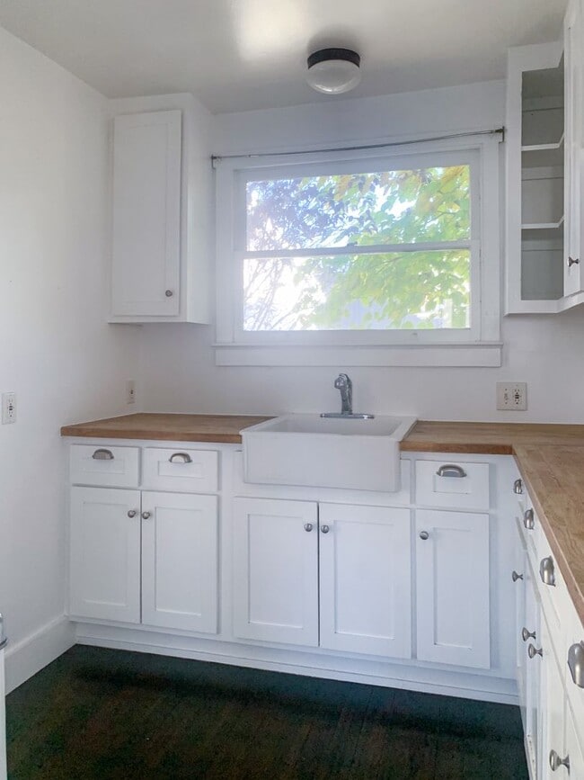 Photo - 5670 York Blvd Unit 5672 1/2 York Blvd