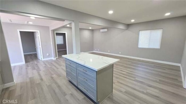 Photo - 1186 W 9th St