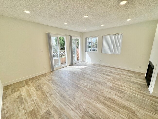 Photo - 3722 S Canfield Ave Unit 102