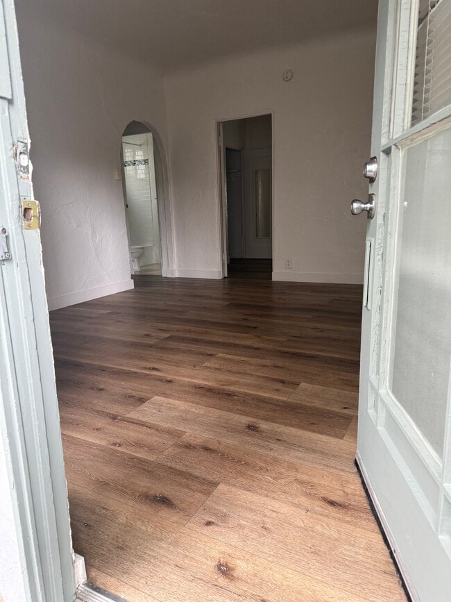 Building Photo - 808 2/5-805 N Poinsettia Pl