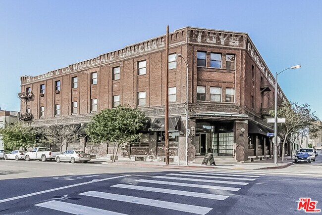 Building Photo - 215 S Santa Fe Ave Unit 17