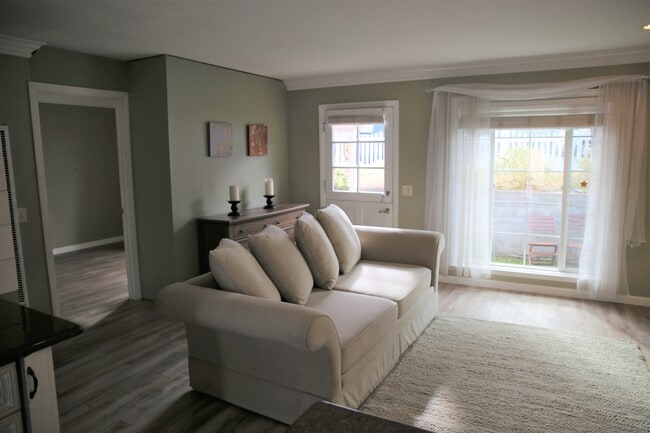 Photo - 2011 Rockefeller Ln Unit Front